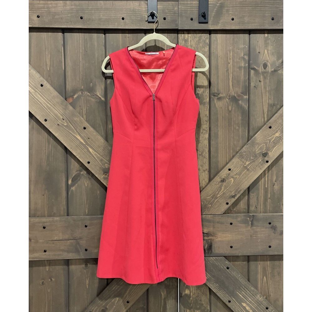 T Tahari  Coral Zipper Front dress Size 4 Sleeveless Lined Office Siren‎